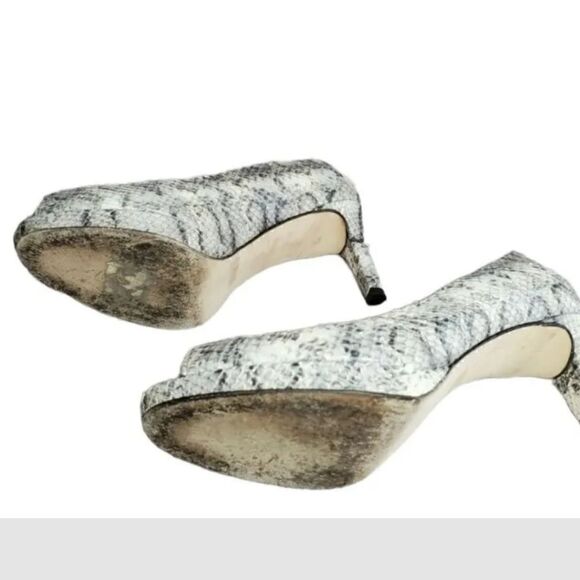 Stuart Weitzman "Plainfield" Gray Snake Embossed Leather Peeptoe Pumps 7.5 $365 - Picture 9 of 9